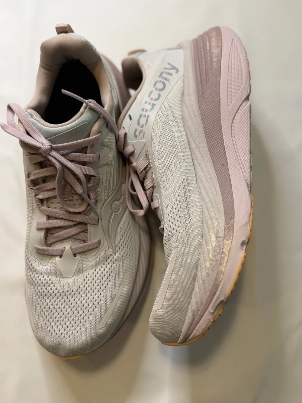 Saucony Hurricane 24 Women’s Cloud/Bloom Running Shoes